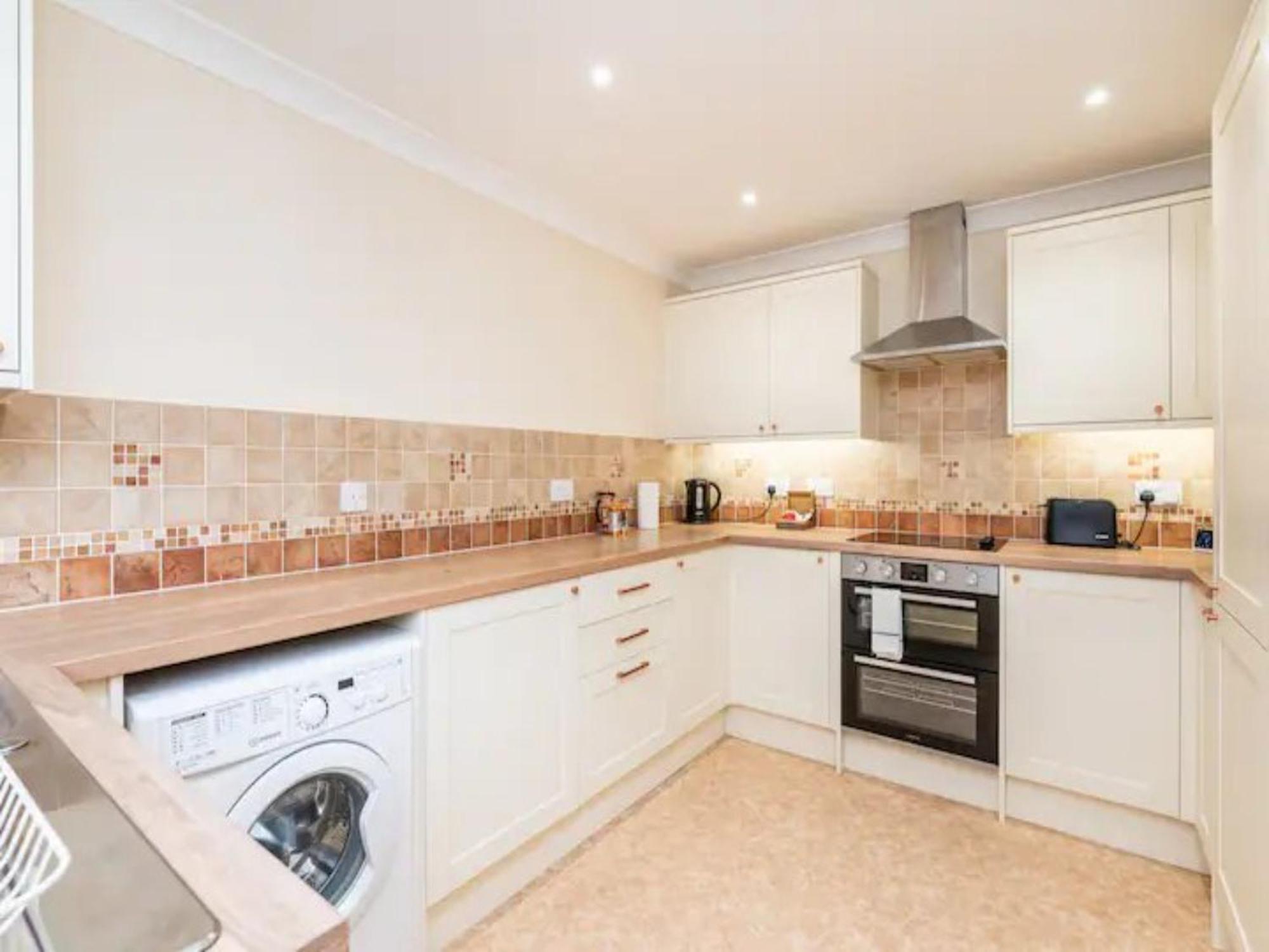 Pass The Keys Central Townhouse With Free Parking Йорк Экстерьер фото
